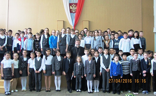 Настоятель Введенского храма провел урок ОПК с четвероклассниками средней школы №111