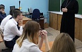 Настоятель Введенского прихода встретился со старшеклассниками школы №105 