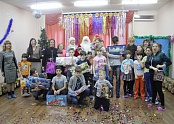 Новогоднее поздравление детей из социального приюта